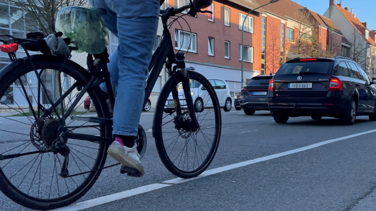 Iburger Straße: Tägliche Gefahr für Radfahrende